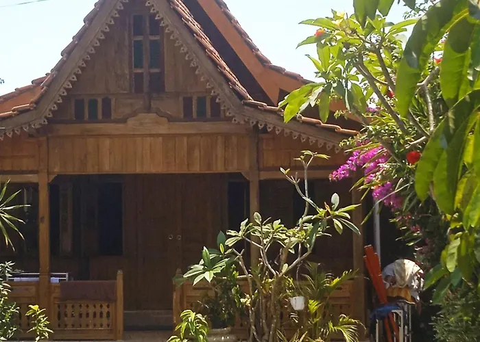 Kayu Tua Guest house