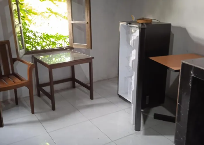 Kayu Tua Uluwatu (Bali)