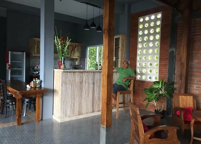 Kayu Tua Guest house 2*